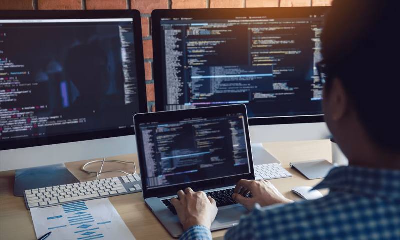 数据科学选型:R与Python如何赋能临城县网站建设?